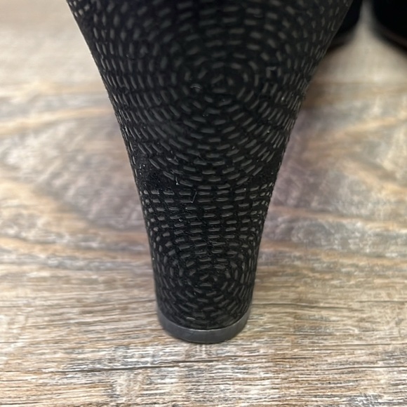 Bruno Magli Black Textured Leather Pumps – Made in Italy – Size 8.5 - Picture 14 of 14